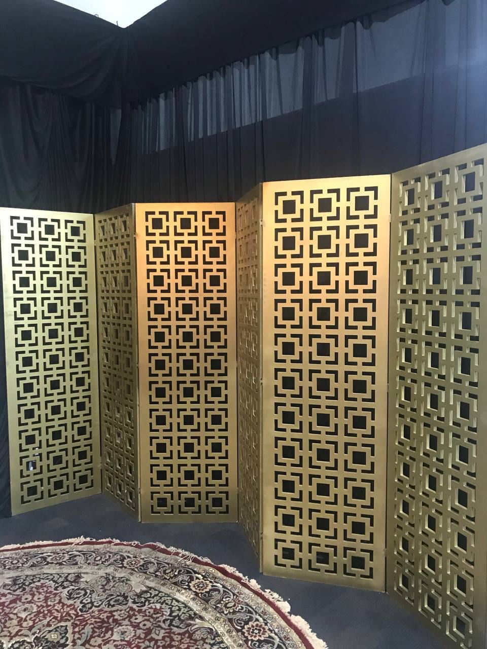 Inicio mampara dorada para eventos