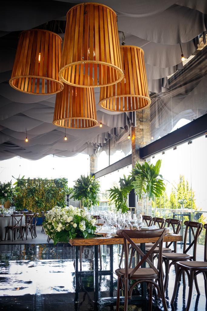 renta lámparas de madera para eventos